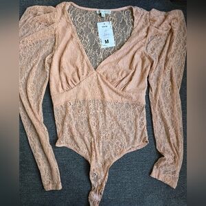 ✨️ Blush Long sleeve Lace Bodysuit ✨️